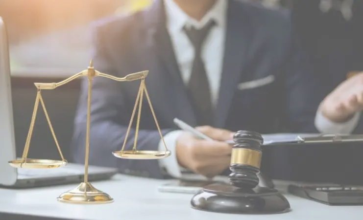 الاستشارات القانونية والشرعية